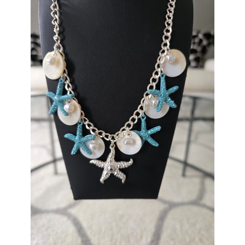 🌴 Pick 3 For $15  PrettyLittleThing Silver Starfish Charm Necklace New - Picture 3 of 3